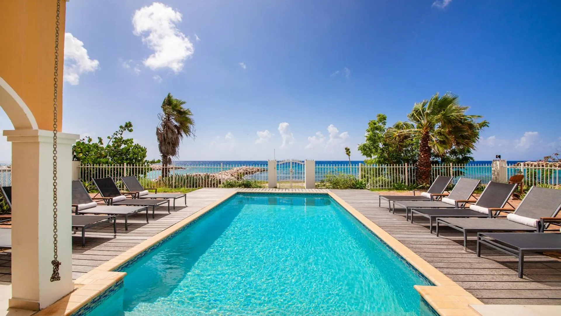 Apartment Atlantis Beach House Willemstad